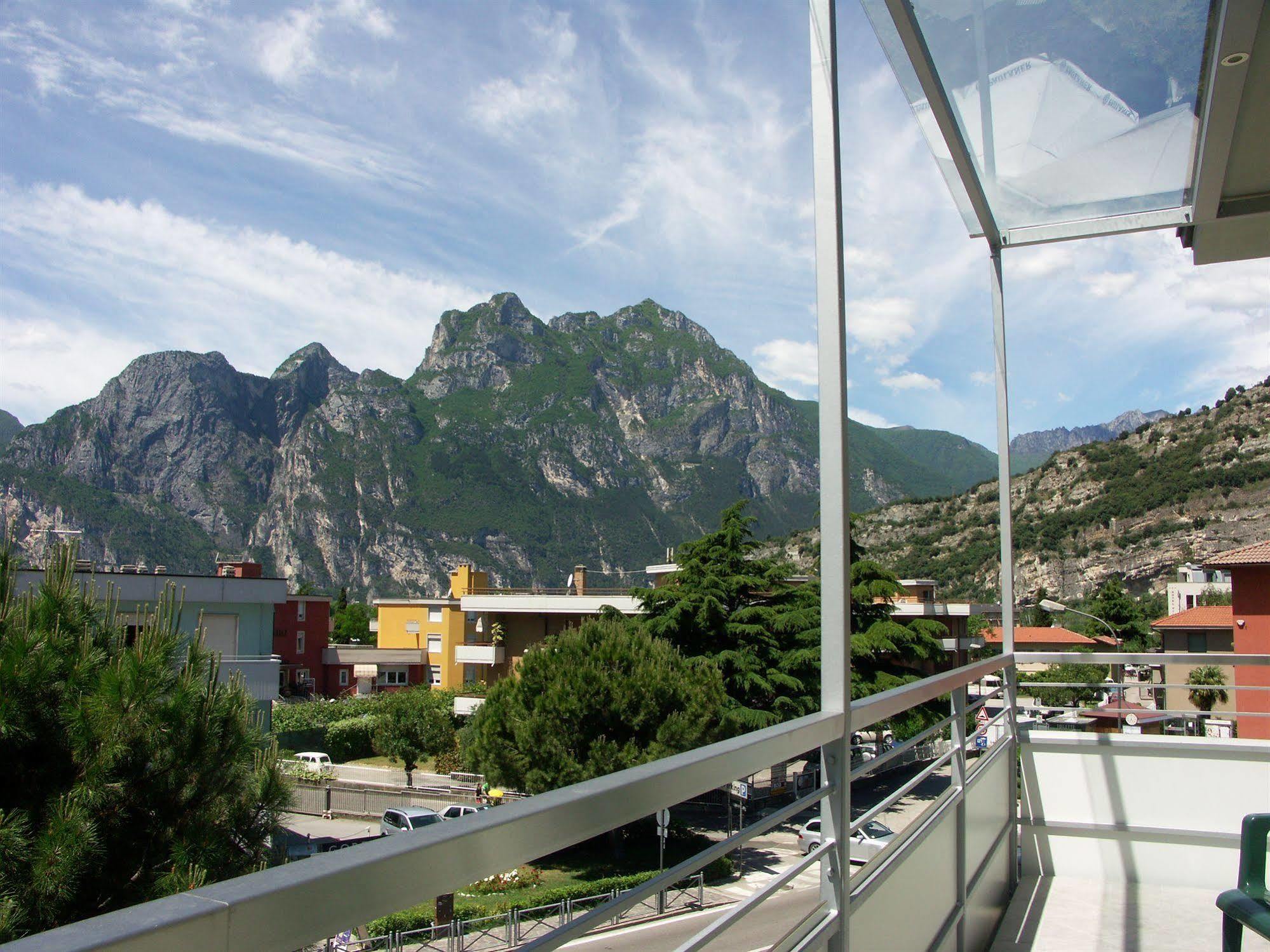 Hotel Villa Clara Torbole Sul Garda Buitenkant foto